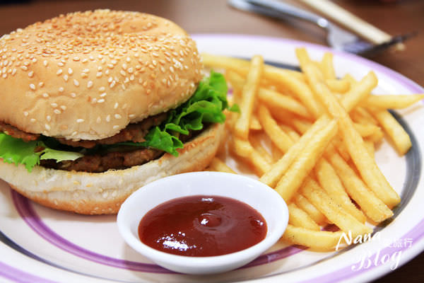 【苗栗頭份早午餐美食】弘爺漢堡❤在地人推薦的早午餐，份量十足又平價。頭份美食/頭份早午餐/頭份一日遊/頭份餐廳/尚順育樂世界