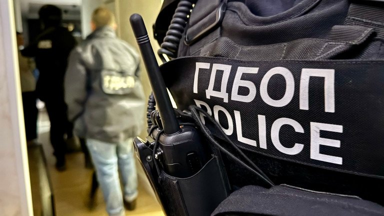 Само в 24-chasa.eu: ГДБОП разкости митница „Русе“ заради схеми с алкохол, има СРС-та и трима в ареста