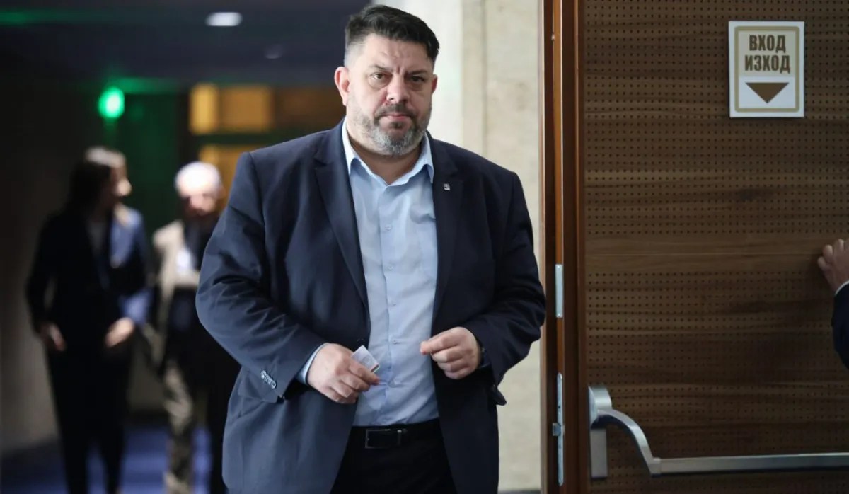 Само в 24-chasa.eu: Атанас Зафиров не дава оставка заради апартамент за €360 000