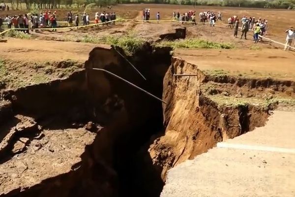 アフリカ大地溝帯広がる境界である理由 – アフリカ大地溝帯 画像 – JGDRI