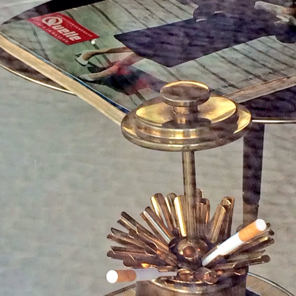 Zur zeit sind keine wohnungen frei. Nierentisch und Zigarettenspender - netznotizen