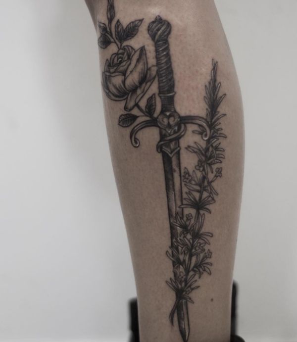 20 Sword Tattoo Motifs And Their Symbolic Which Means - Nexttattoos 691_x_600_jpg