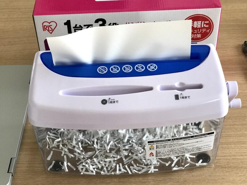 アイリスオーヤマのハンドシュレッダー 手動でクロスカットはお得 にこっとセレクト