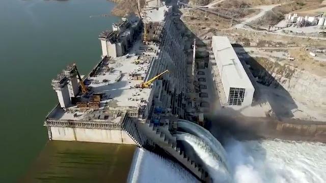 إثيوبيا تفتح الأبواب الجانبية لسد النهضة، وتطلق كميات من المياه المخزنة