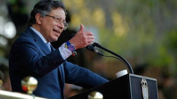 Setor bancário colombiano suspende contas de Gustavo Petro e familiares após sanções dos EUA