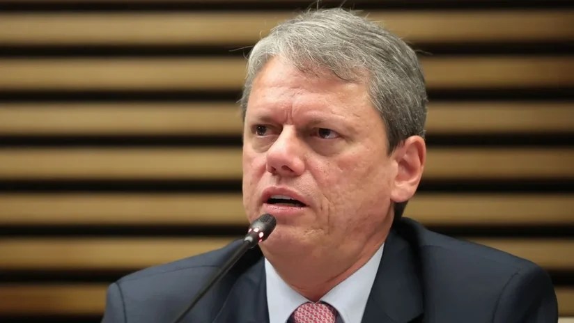 Tarcísio defende prisão perpétua no Brasil e elogia política de Bukele