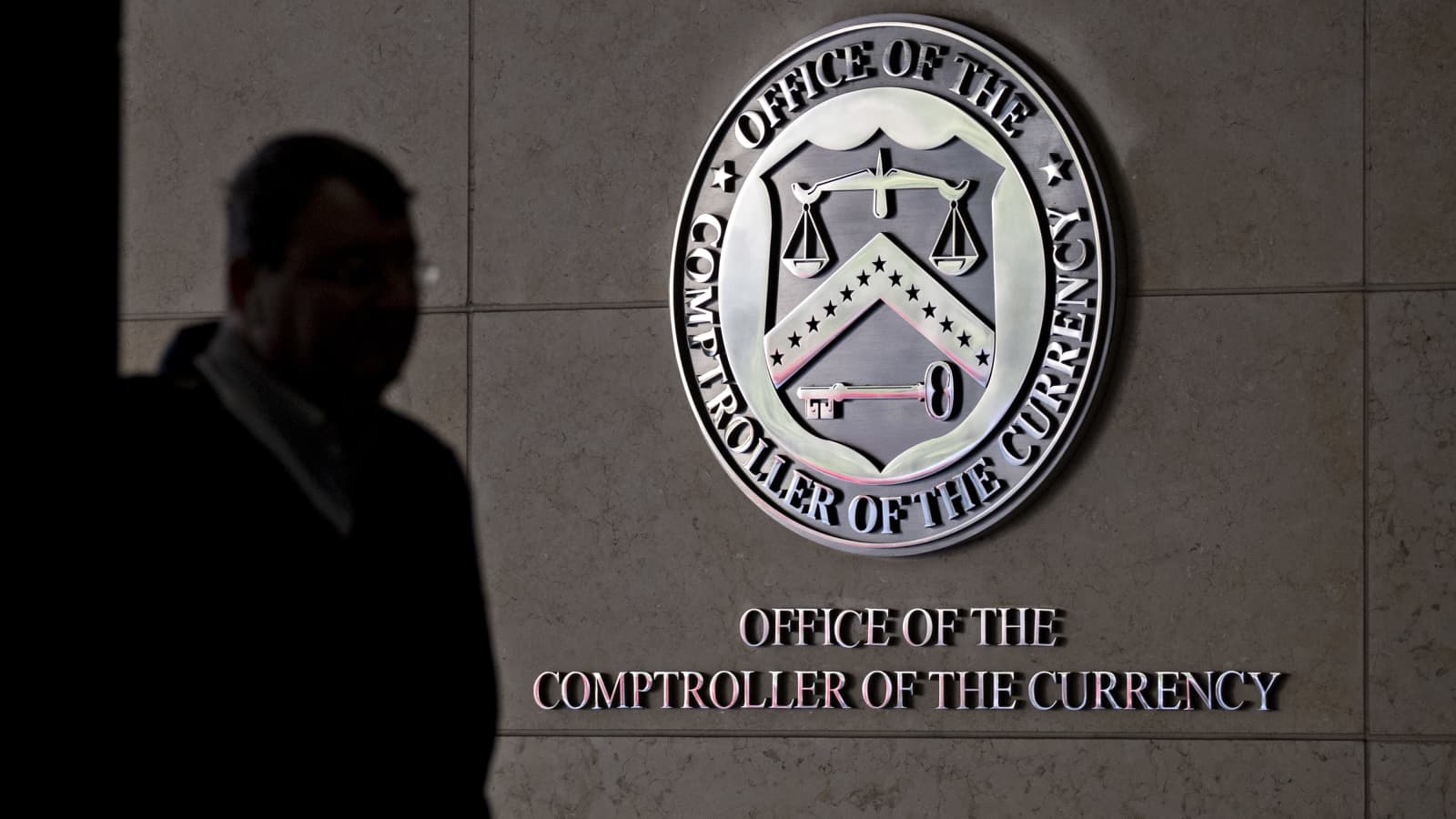 Nuevas directrices bancarias contra inmigrantes indocumentados Nuevas directrices bancarias contra inmigrantes indocumentados