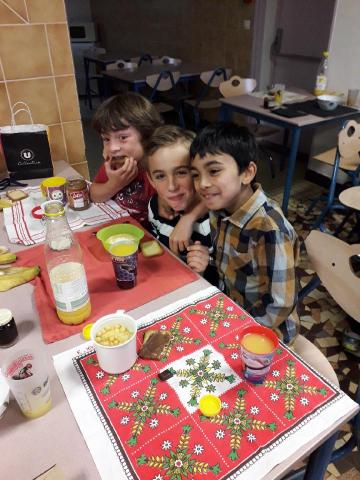 Semaine Du Gout Petit Dejeuner Equilibre A L Ecole Pour Les Ce2 Maternelle Primaire College Notre Dame
