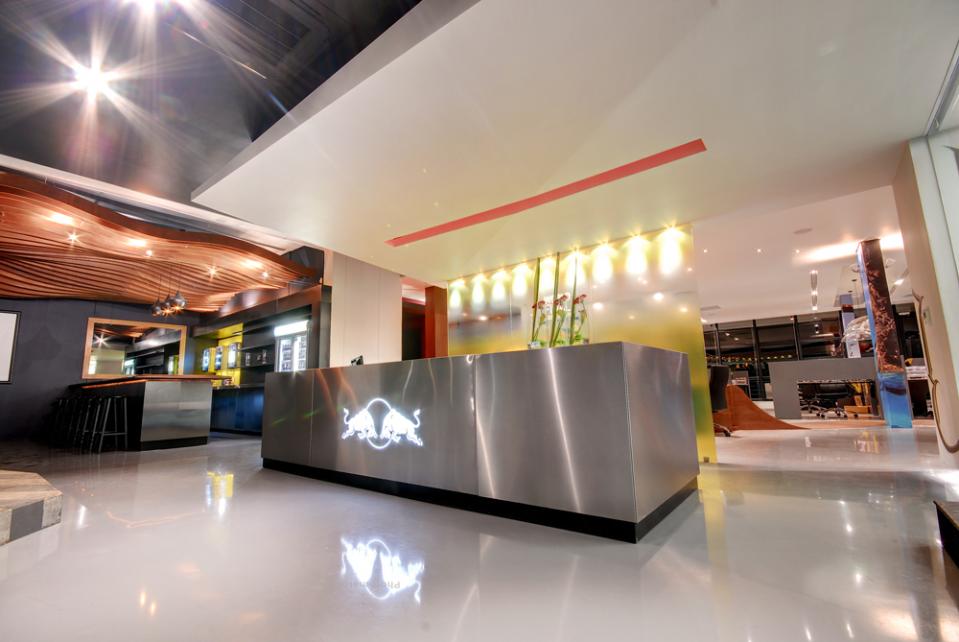 The office reception area is where the visitor starts forming an impression of the company. 55 Inspirational Office Receptions Lobbies And Entryways Office Snapshots