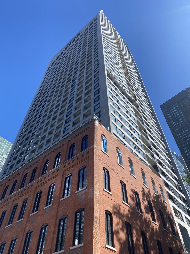 Le George Condo Montreal