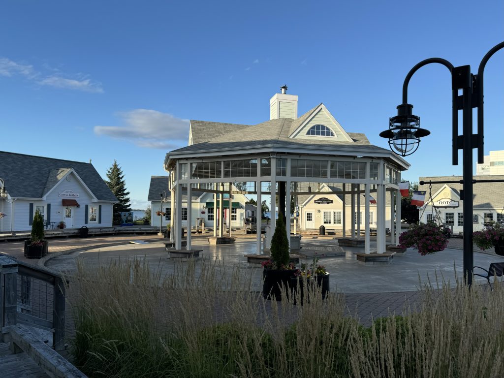 kiosque promenade waterfront bathurst