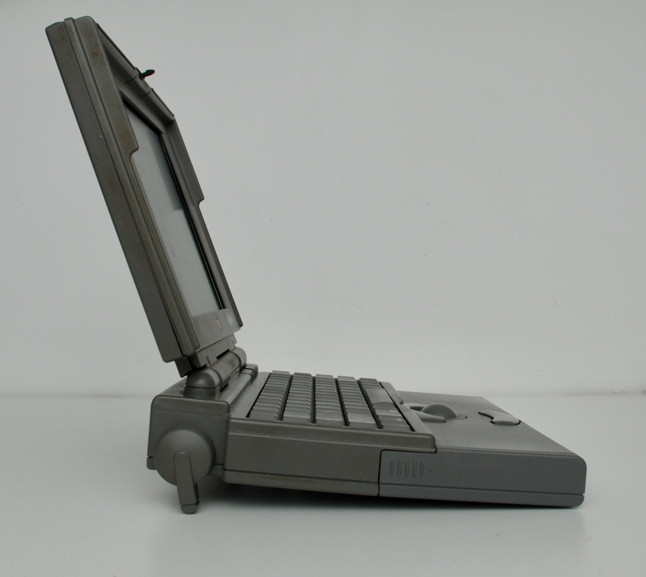 Apple Macintosh Powerbook 150 - Old Crap Vintage Computing