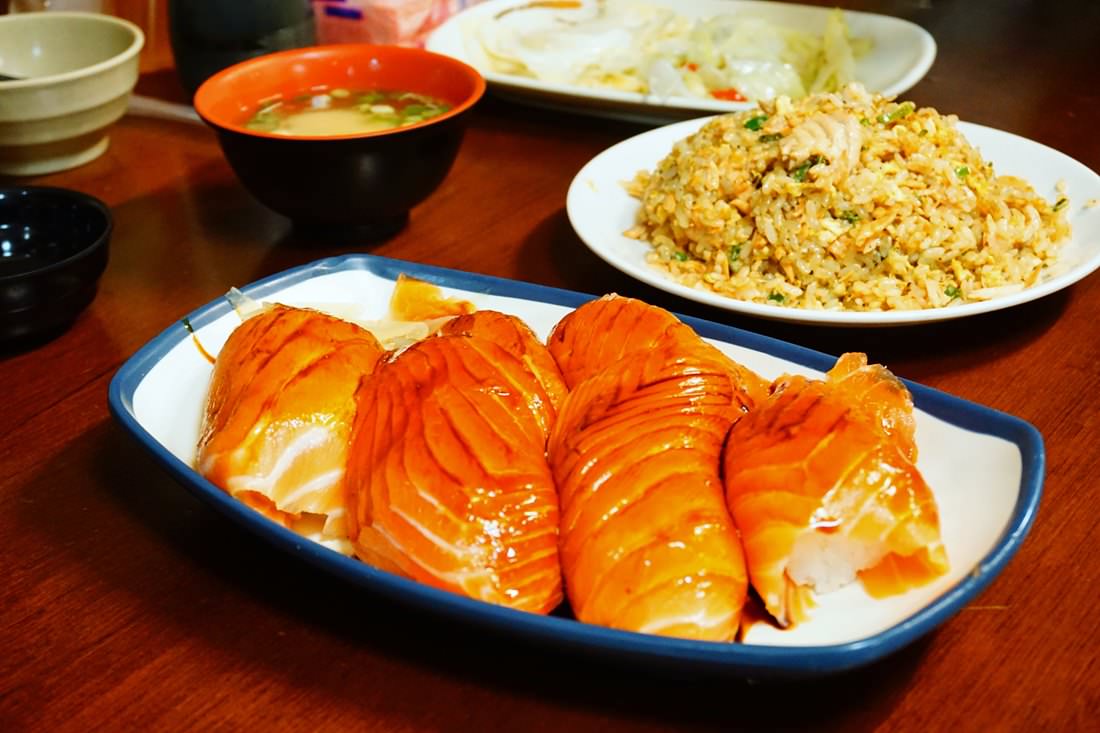 【台北萬華美食】三味食堂 || 捷運西門站＂台北最夯高CP值鮭魚握壽司