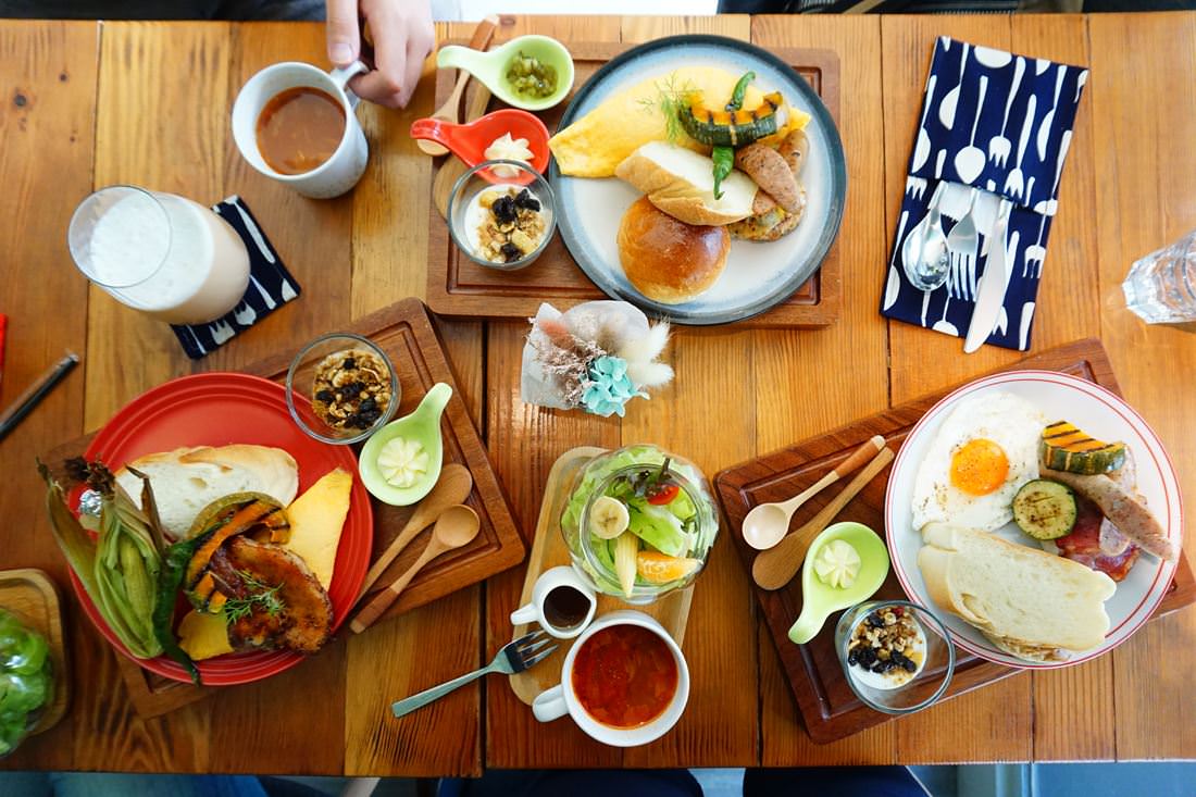 【高雄左營美食】樓上。餐桌 || 捷運凹子底站＂有溫度的早午餐