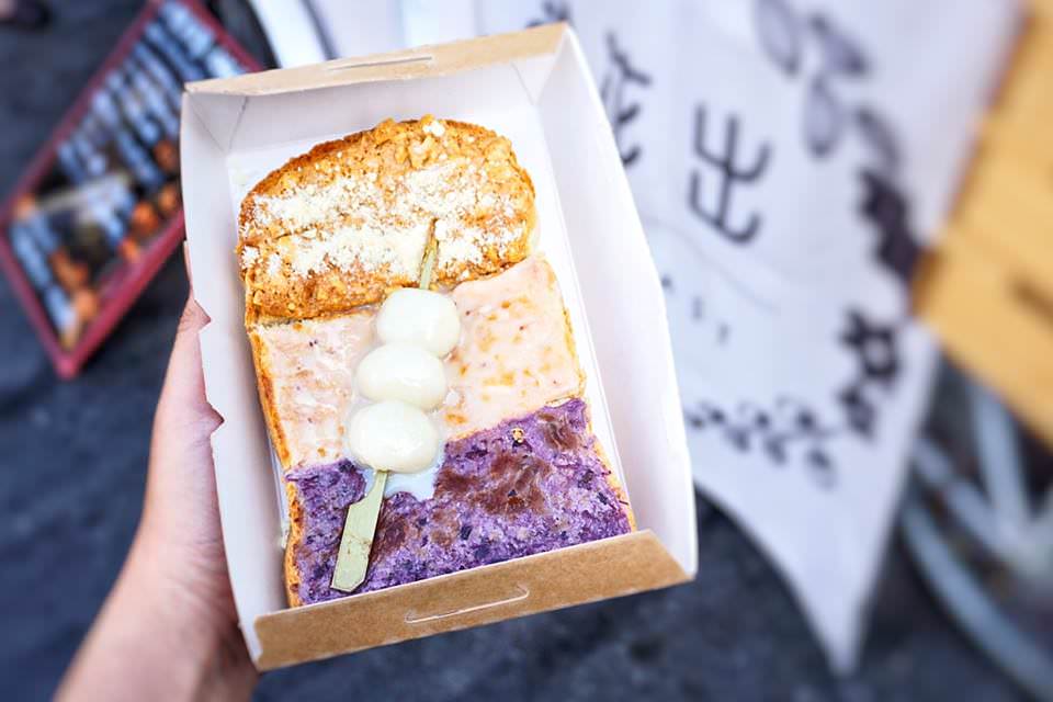 【高雄三民美食】花出 || 捷運後驛站＂最厲害抹醬厚片文青小餐車＂三色山脈