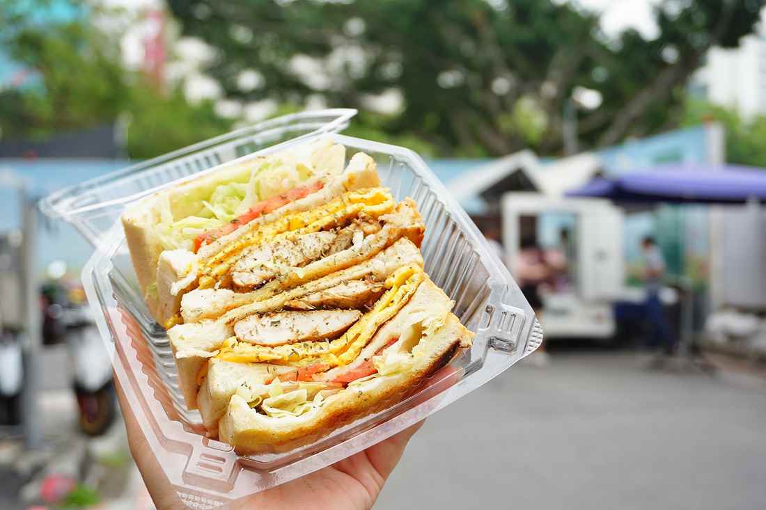 【台北松山美食】Mornings流浪早餐車 || 台北小巨蛋＂最彭湃早餐選擇