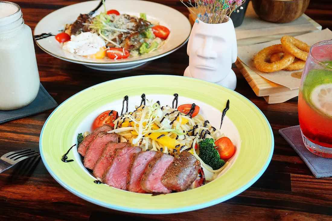 【台中西屯美食】享。拾光 fun time || 天使翅膀牆＂和摩艾一起享受工業風咖啡館