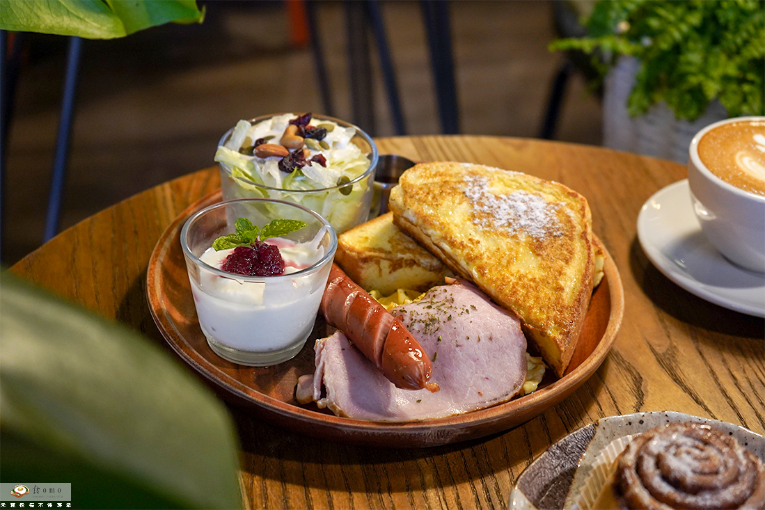 【高雄三民早午餐】和好珈琲店 || 不限時＂提供插座＂復古文青咖啡館