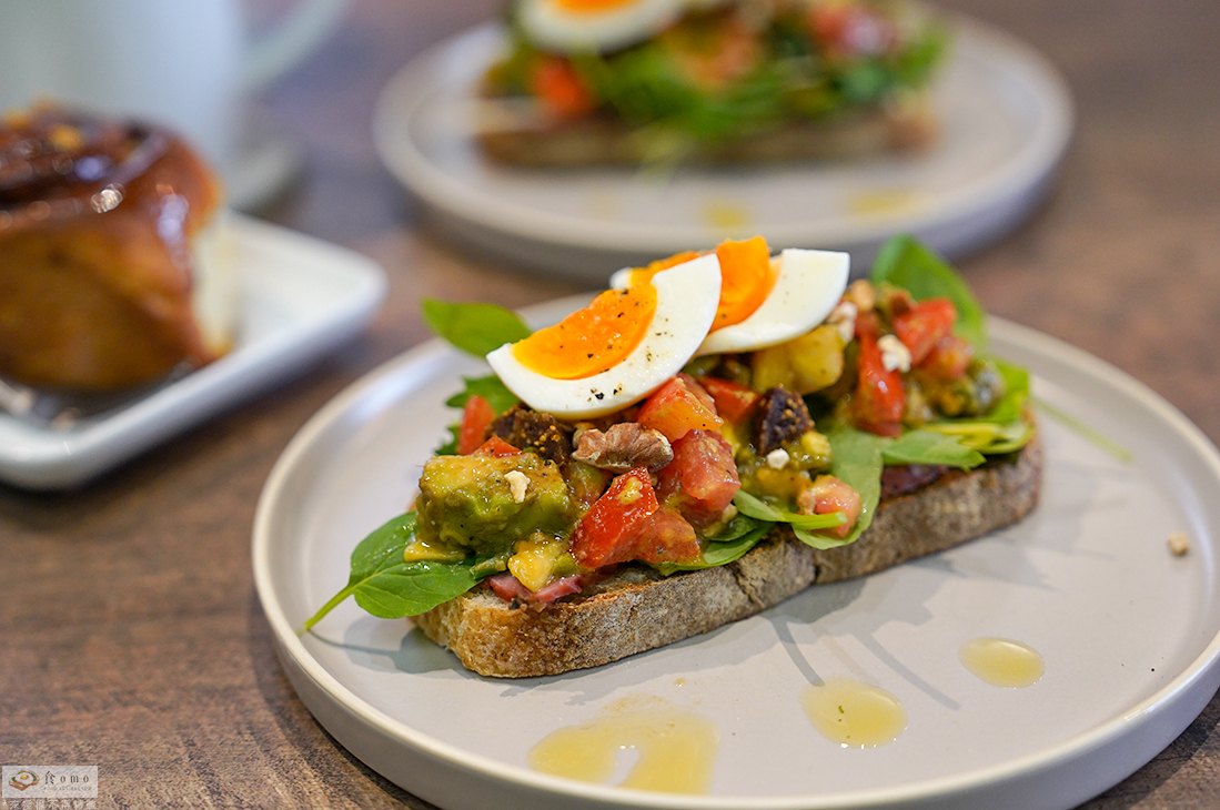 【高雄左營早午餐】Dotz Coffee Roasters 多點咖啡 || 捷運凹子底站＂自家烘焙 x 早午餐 ＂寵物友善咖啡館