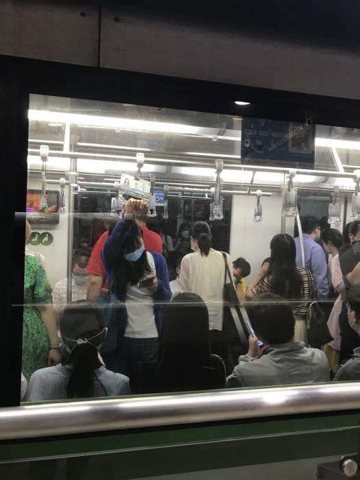 crowd on Shanghai metro