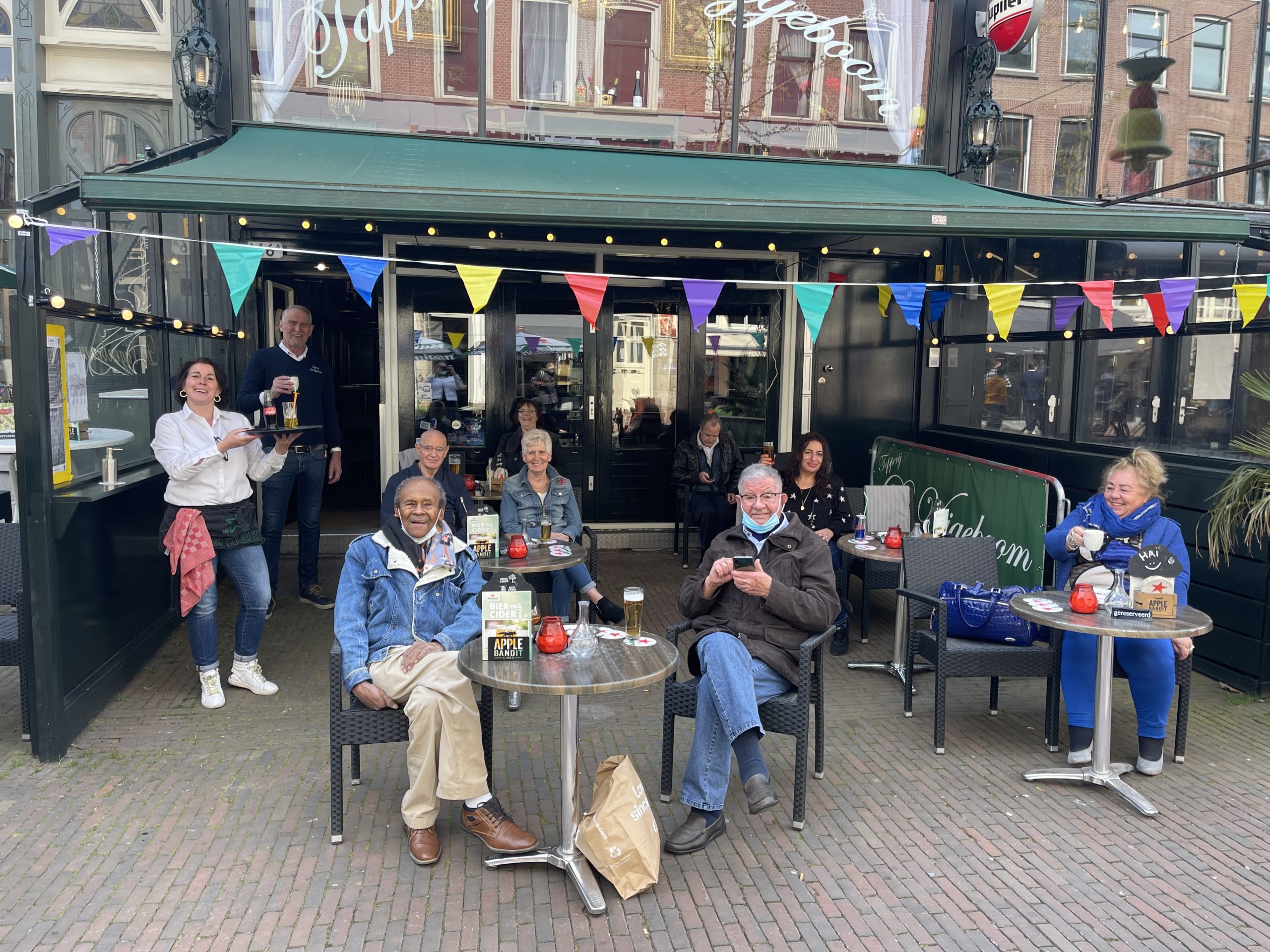 pics Restaurant De Beren Rotterdam-Centrum Foto's lees terug terrassen open en drukte bij winkels zo beleefde rotterdam de versoepelingen open rotterdam