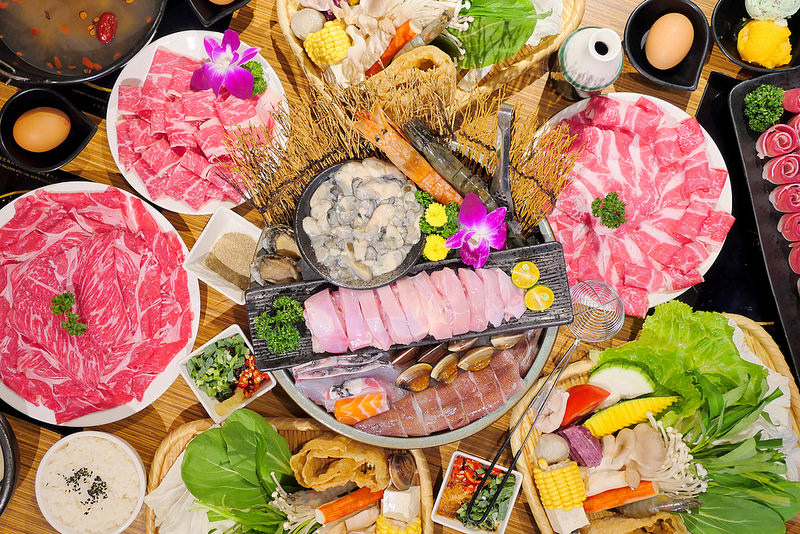 【台中火鍋】小胖鮮鍋│太平區：一個人爽爽獨享9種海鮮海霸王鍋 飲料冰淇淋吃到飽！還有大份量25oz牛魔王鍋約會吃撐最推薦！