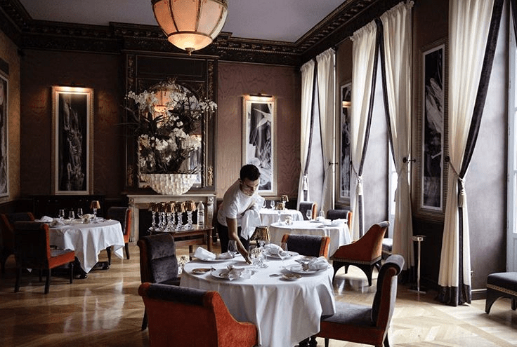 Stock screener for investors and traders, financial visualizations. Directeur de Salle, restaurant âLe Pressoir dâArgent