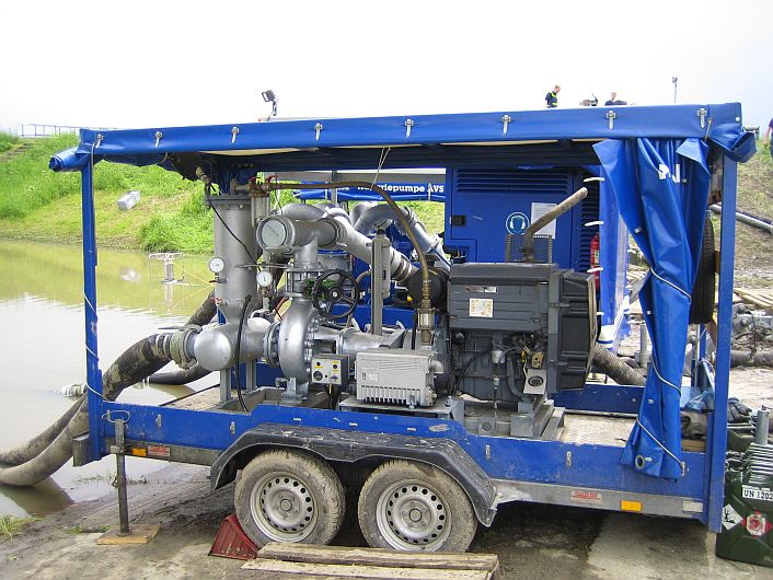 Wie viel wasser braucht ein vollbad? THW OV Lingen: Hannibalpumpe