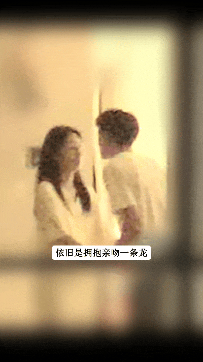 周也戀情曝光 當街與23歲小鮮肉親熱狂吻