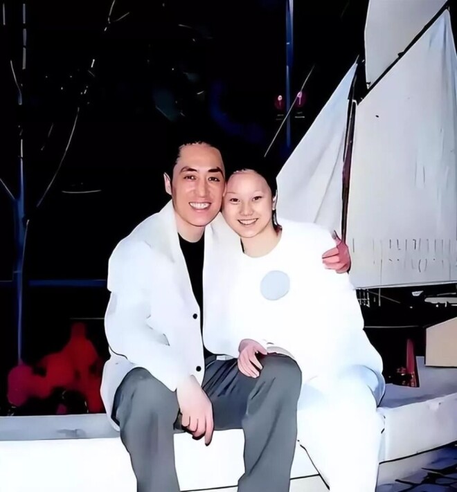 她长得太美被导演占为己有 25岁生3个孩子