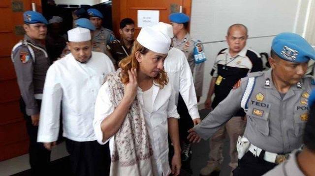 Lagi viral di medsos pria mirip habib bahar bin smith mulai dari ciri fisik hingga gaya ceramahnya tribunjabar id. Habib Bahar Pake Baret Merah - Habib Bahar bin Smith Punya