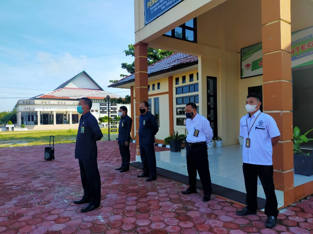 Gerak Cepat! Pegawai PA Sukamara Laksanakan SK SEKMA Terbaru tentang Pakaian  Dinas Mahkamah Agung RI