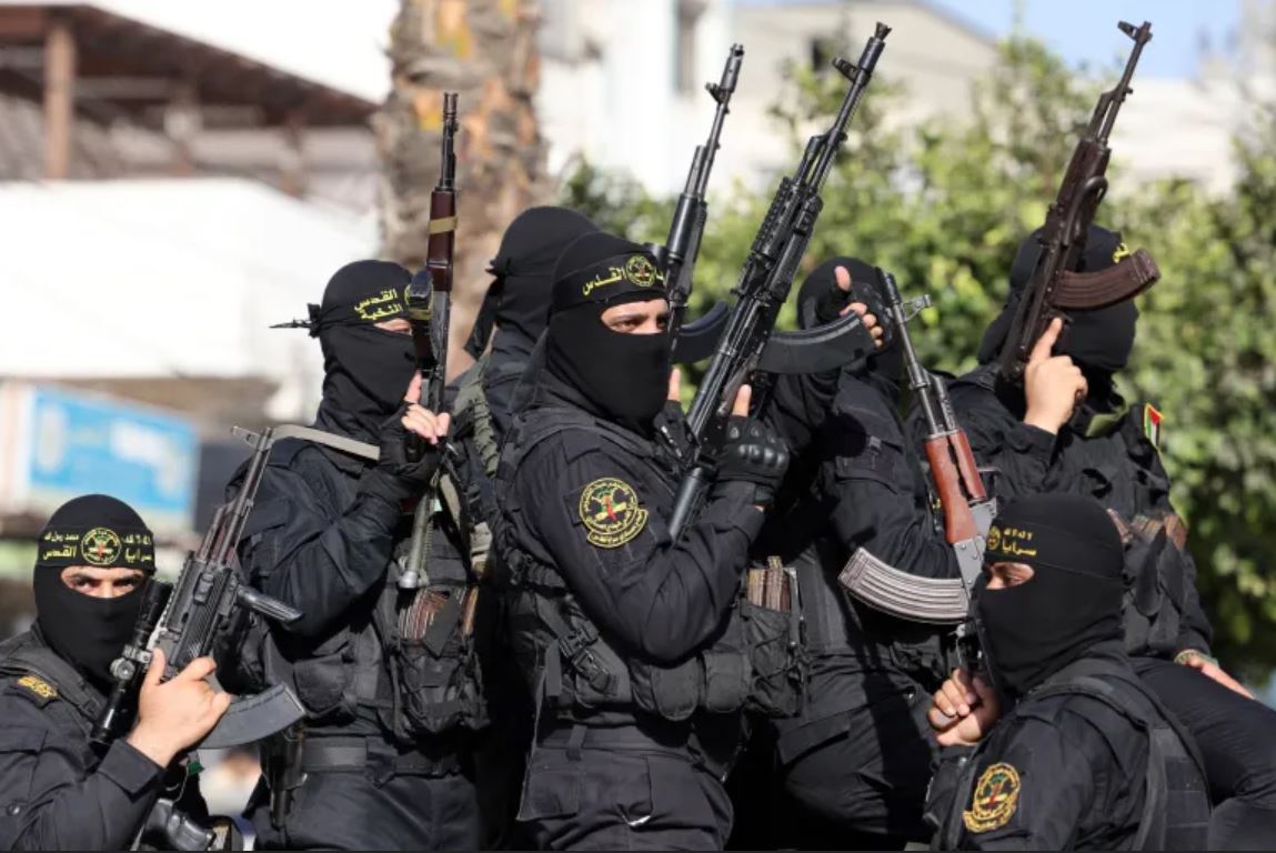 سرايا القدس تزف عددًا من مقاتليها في طولكرم