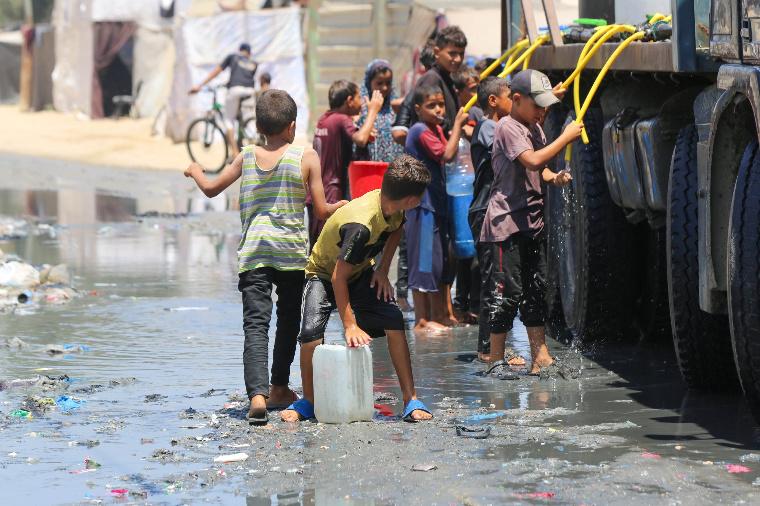 الصحة الفلسطينية تُعلن تصنيف غزة كمنطقة وباء لشلل الأطفال الصحة الفلسطينية تُعلن تصنيف غزة كمنطقة وباء لشلل الأطفال