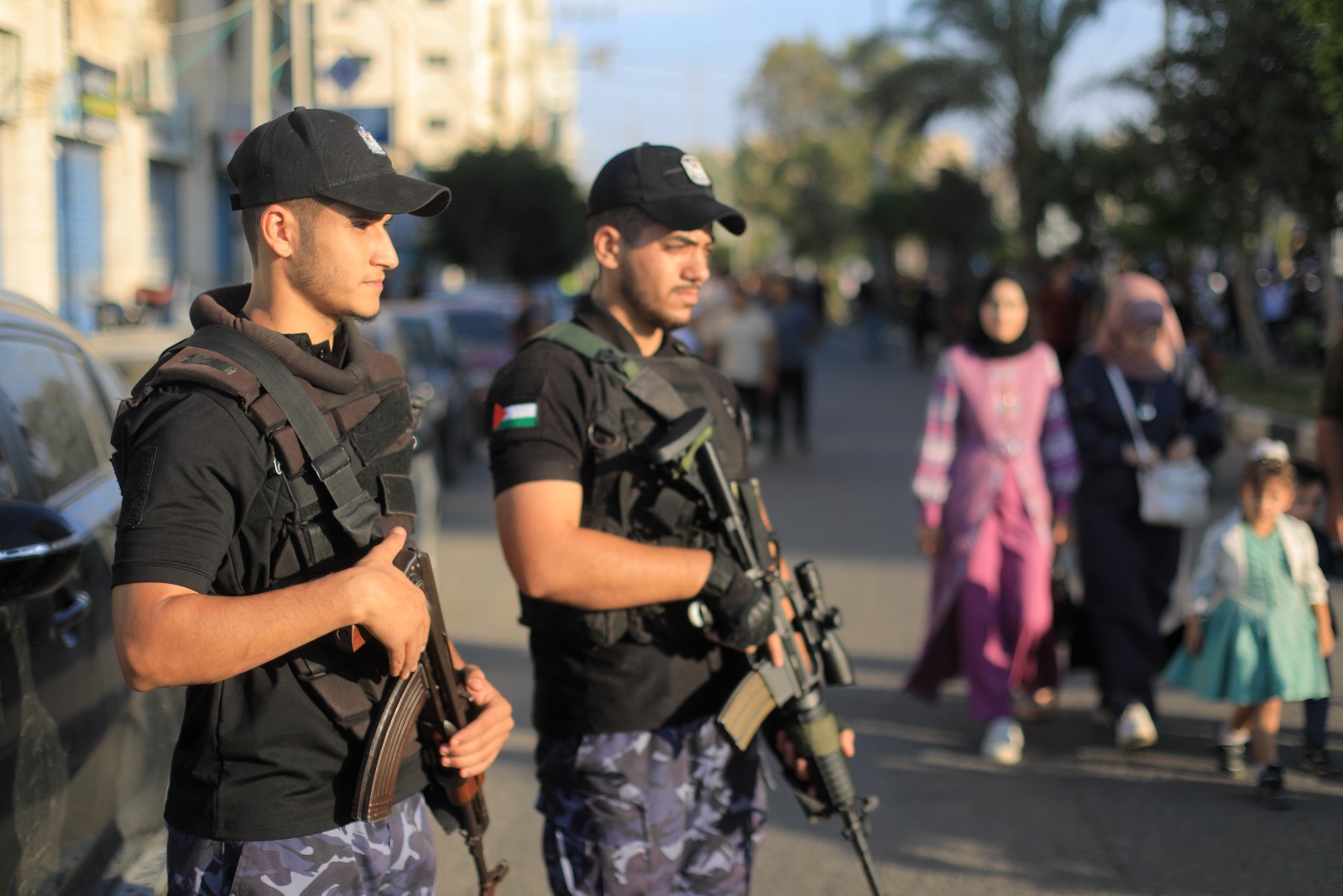 عصابات السطو بغزة.. أداة الاحتلال لإثارة الفلتان والتجويع ومحاربتها تحظى بالتأييد