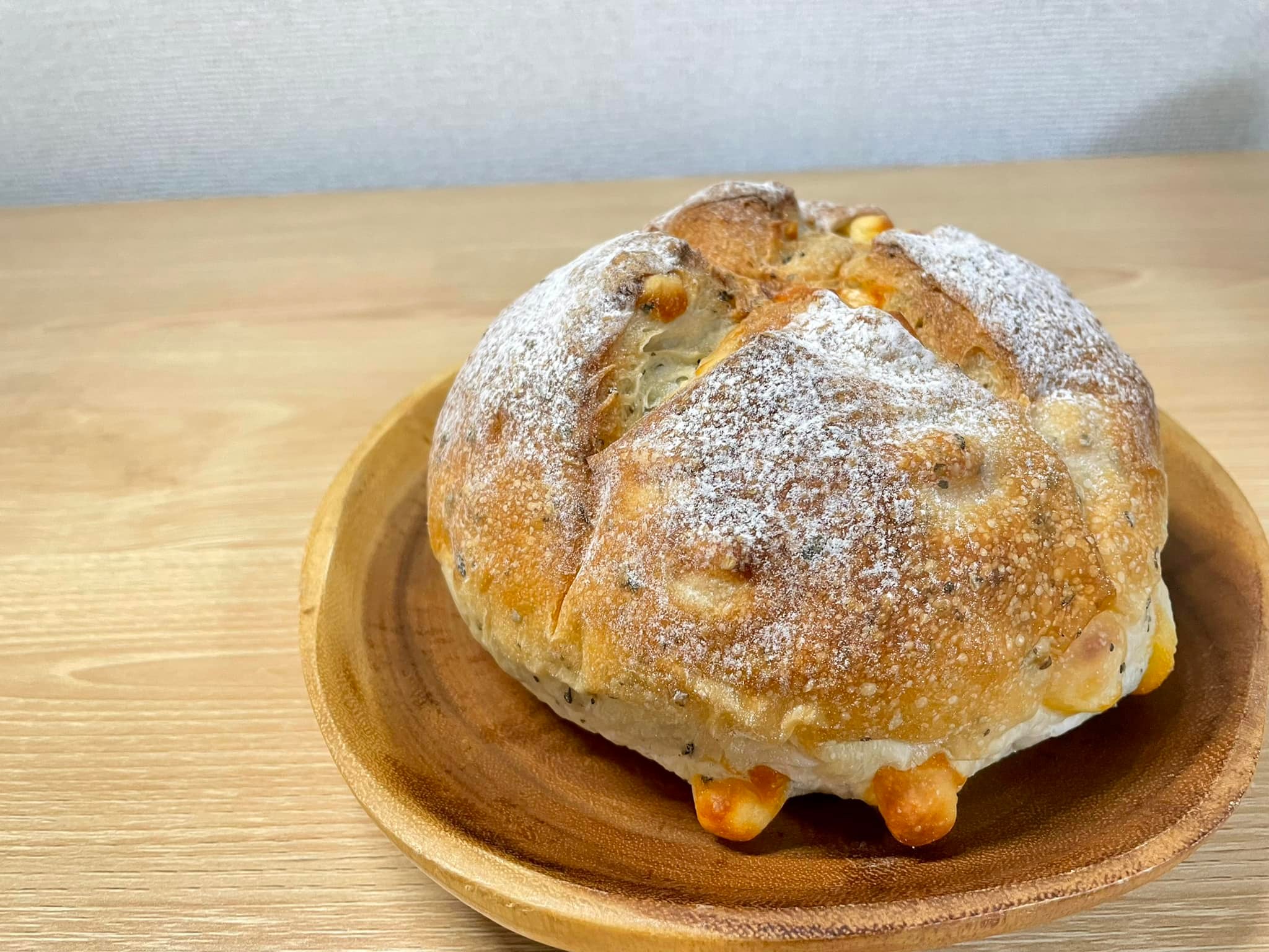 あこ天然酵母を使い薪の石窯で焼いた風味豊かなパンに出会える【自然