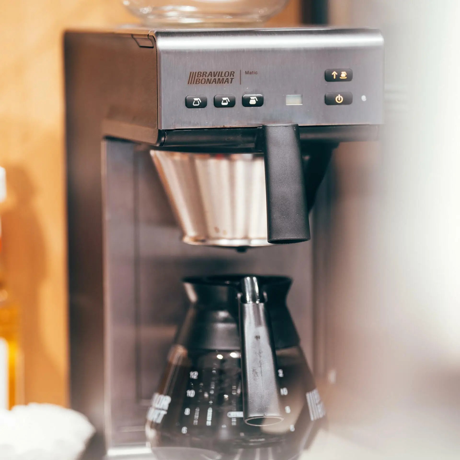Many coffee drinkers agree that coffee beans ground right before brewing bring out the fresh flavor in a morning cup of coffee. The 5 Best Bunn Coffee Makers: Complete Review