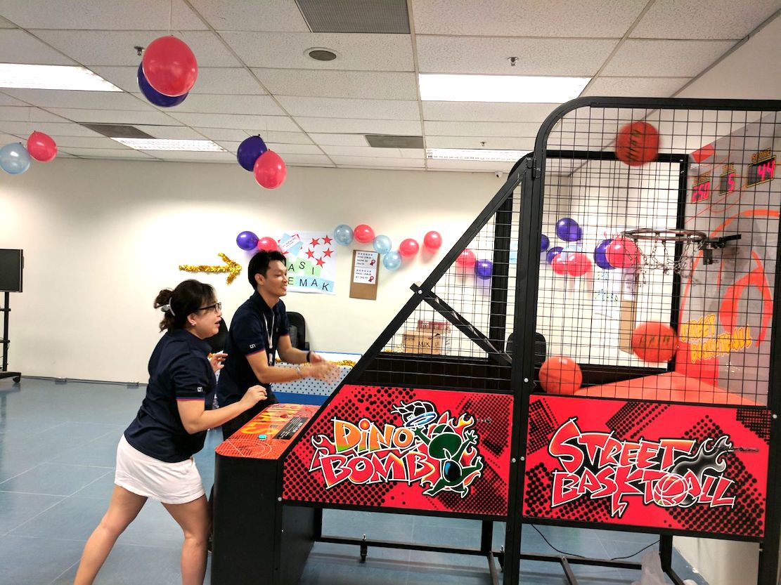 Basketball Arcade Machine Rental Party People