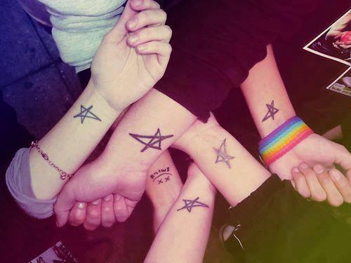 Avril Bandaids Brasil 🎈 On Twitter: "Let Them Know That We're Still Rnr.. Don't Get A Bad Attitude Dude I'm Never Going To Cover Up That Tattoo ♫ #Rnrweek Http://T.co/Ohfyyujzka" / Twitter 375_x_500_jpg
