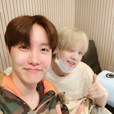 Semakin populer bts, semakin banyak perhatian terhadap . Twitter Trans Bts Twitter 190401