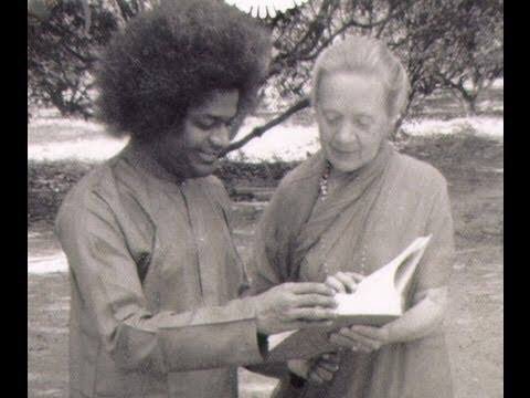Indianhistorypics On Twitter 1950s Hollywood Actress Marilyn Monroe Learning Yoga From Indra Devi Yogaday Https T Co Cn9luv8yqo Twitter