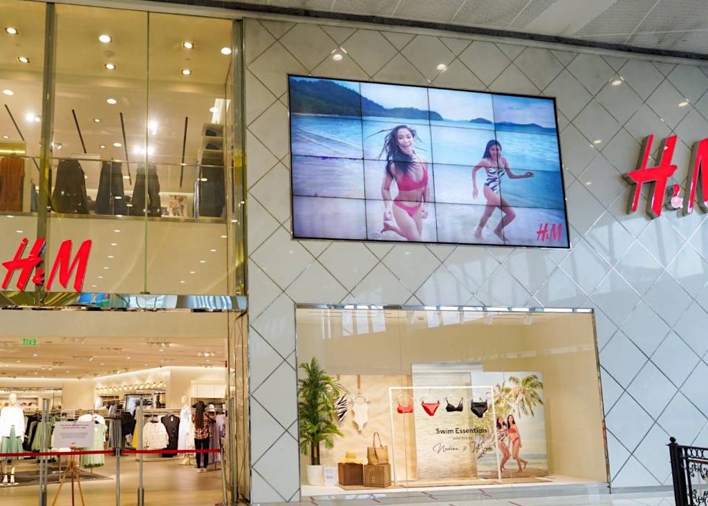 H M Philippines Sur Twitter From Afar To The Window And Inside The Store We Re All About H M Swim Essentials Selected By Nadine And Maja These Photos Are From Our Stores In H M