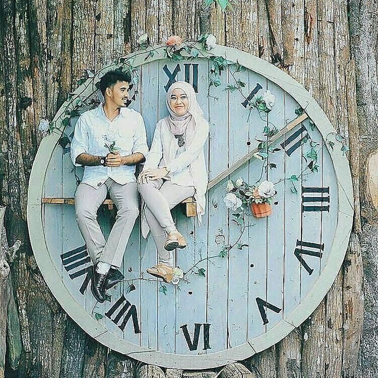 Ini dia rahasia konsep foto prewedding outdoor hemat budget!!jaman sekarang kebanyakan orang menginginkan konsep foto prewedding yang gak . â 30+ Konsep Prewedding Outdoor, Indoor, Unik, Casual & Simple