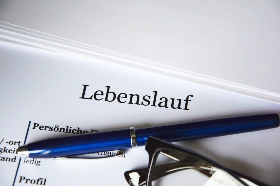 „lebenslauf“ ist abfolge dessen, was sich im verlauf des lebens von jemandem ereignet hat „biografie“ ist lebensbeschreibung einer person Lebenslauf Fur Die Schweiz Alle Tipps Fur Erfolgreiches Bewerben
