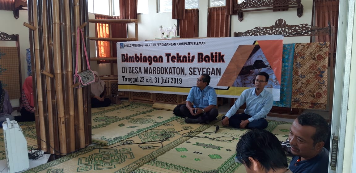 Batik cap di kawasan margokaton, sayegan, sleman, selasa (26/2). Bimtek Batik Di Margokaton Seyegan Dinas Perindustrian Dan Perdagangan