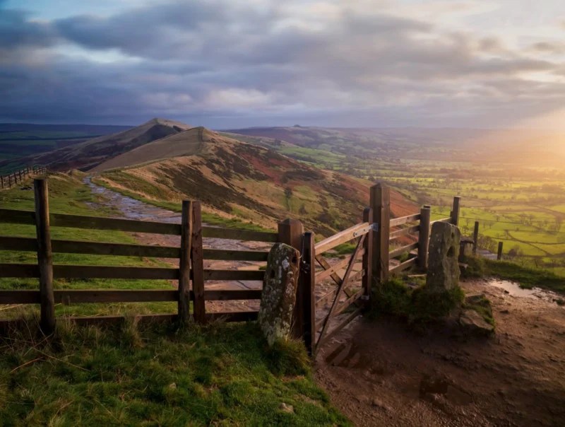 The camera on your smartphone might be capable, but it's not as flexible as a dedicated dslr. A Hands-On Review of the Fujilfilm GFX 50S Medium Format DSLR