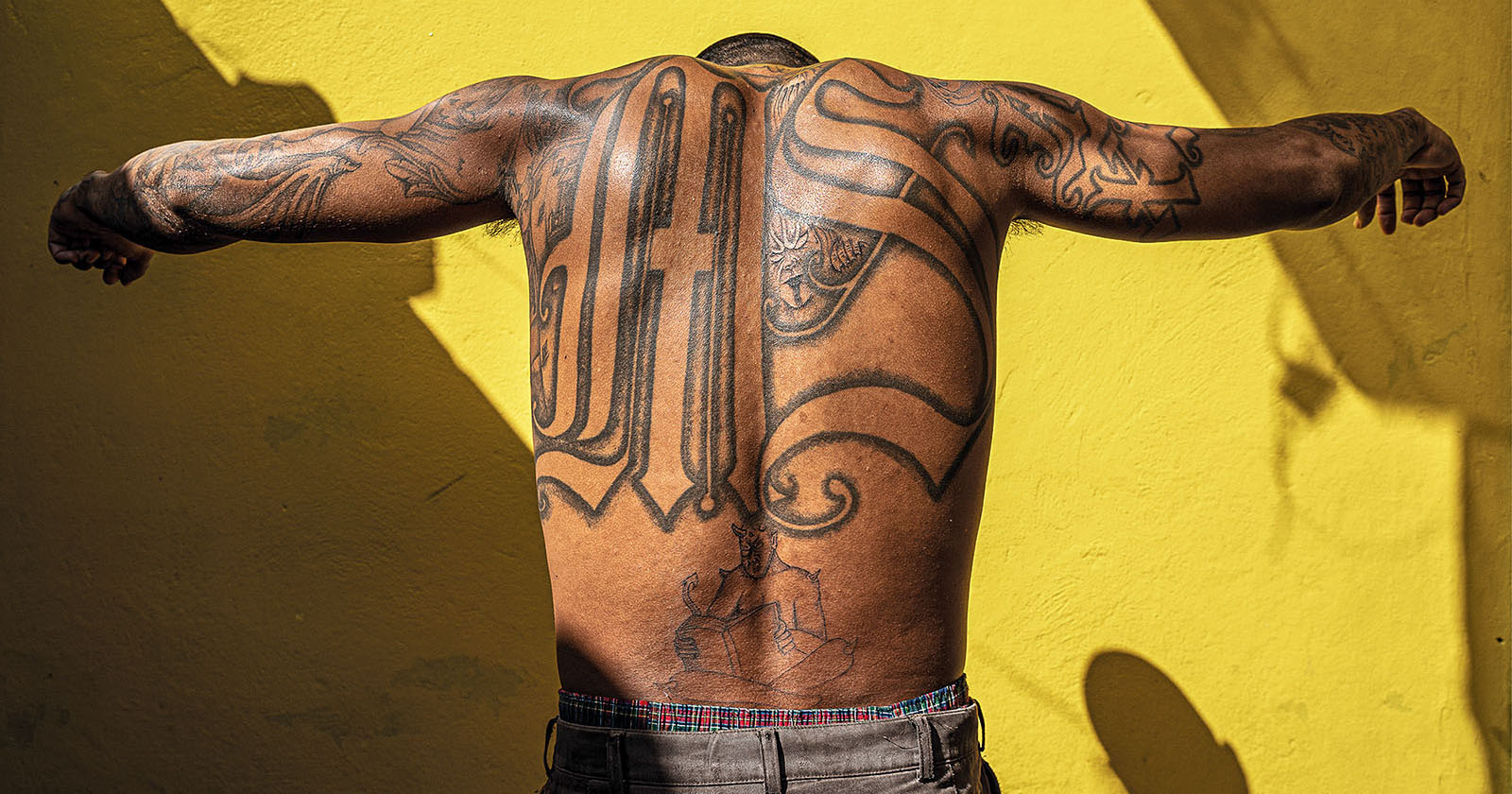 Photographer Captures The Brutality Of The Ms-13 Gang In El Salvador | Petapixel 840_x_1600_jpg