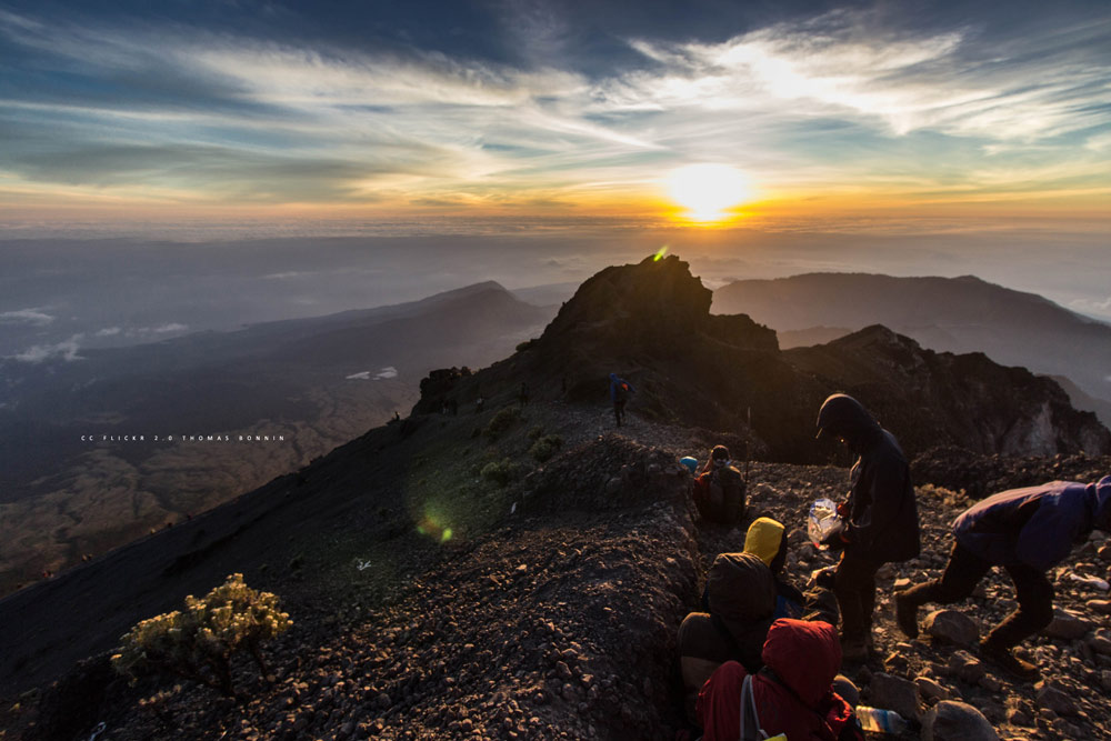 Selain persiapan fisik, perlu juga. 14 Alasan Mengapa Gunung Rinjani Layak Disebut Gunung Bintang 5