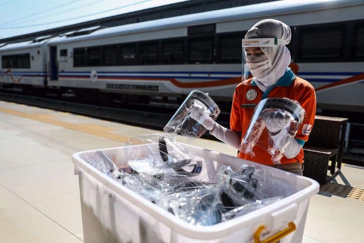 Tiket kereta api eksekutif merupakan tiket kereta yang super duper nyaman. 5 Syarat Wajib Naik Kereta Api Jarak Jauh di Masa New Normal