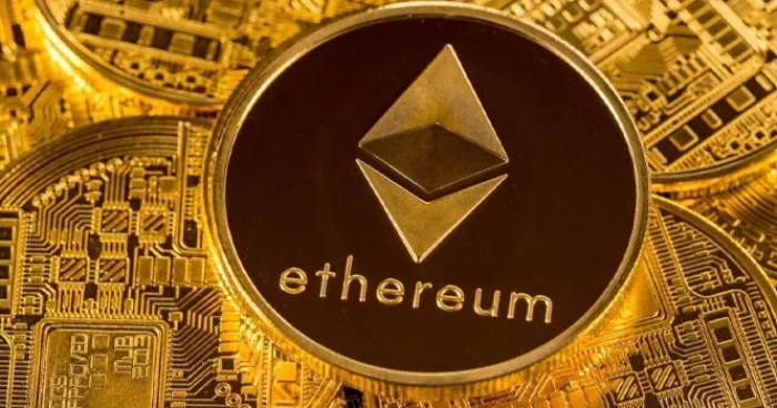 العملات المشفرة تتراجع بعد هجوم على شبكة إيثيريوم